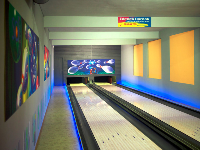 bowling image